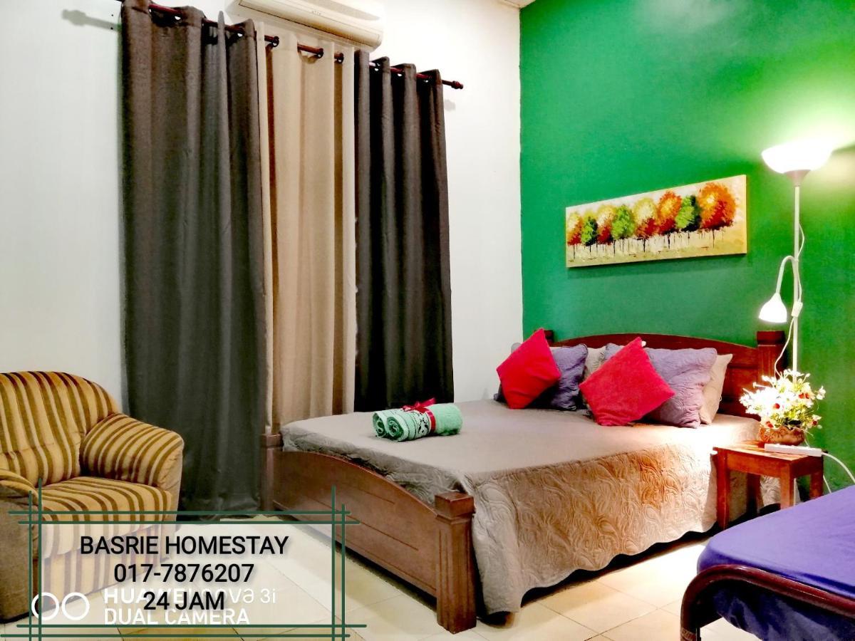 Basrie Villa "Mslim Only" - Mini Cinema , Private Pool , Wi-Fi , Netflix Muar Exterior foto